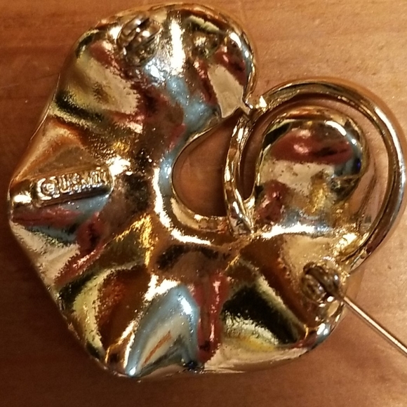 Lisner Silvertone Abstract Apple Brooch - Picture 3 of 7
